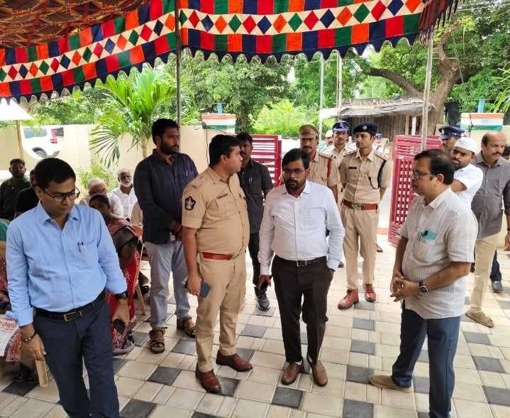 గన్నవరంలో ఎన్నికల ఏర్పాట్లను పరిశీలించిన కలెక్టర్, SP - Udayam
