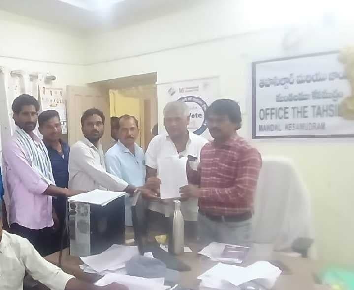 పంచాయతీ భూమి ఆక్రమణపై ఫిర్యాదు - Udayam