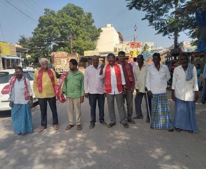 బొమ్మలరామారంలో సీపీఎం నాయకుల నిరసన - Udayam