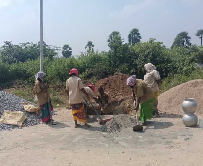 అమ్మాపురంలో బతుకమ్మ విగ్రహ గద్దె నిర్మాణం - Udayam