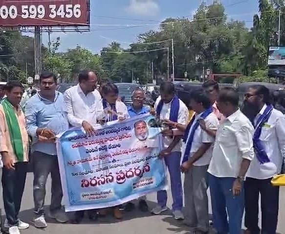 హమర ప్రసాద్పై చర్యలకు డిమాండ్ - Udayam