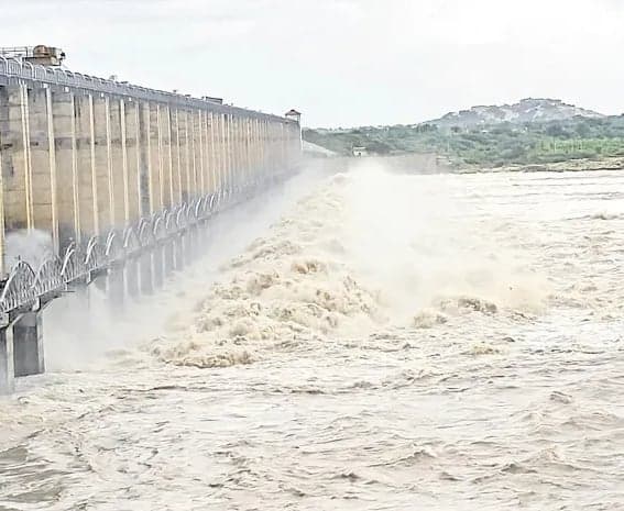 జూరాల రైతులపై నాన్బెయిలబుల్ - Udayam