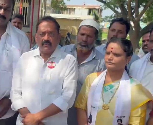 బసినికొండలో ప్రచార రథాలు ప్రారంభం - Udayam
