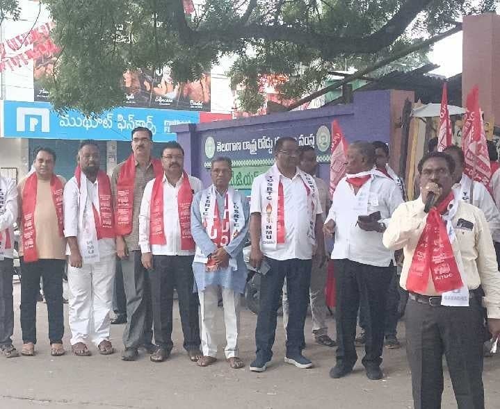 ఖమ్మం బస్ డిపో ఎదుట ఎన్నికల ప్రచారం - Udayam