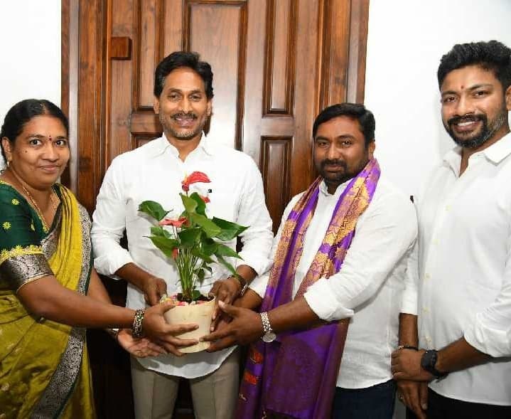 వైసీపీ అనుబంధ విభాగాల్లో కోనసీమకు ప్రాధాన్యం - Udayam