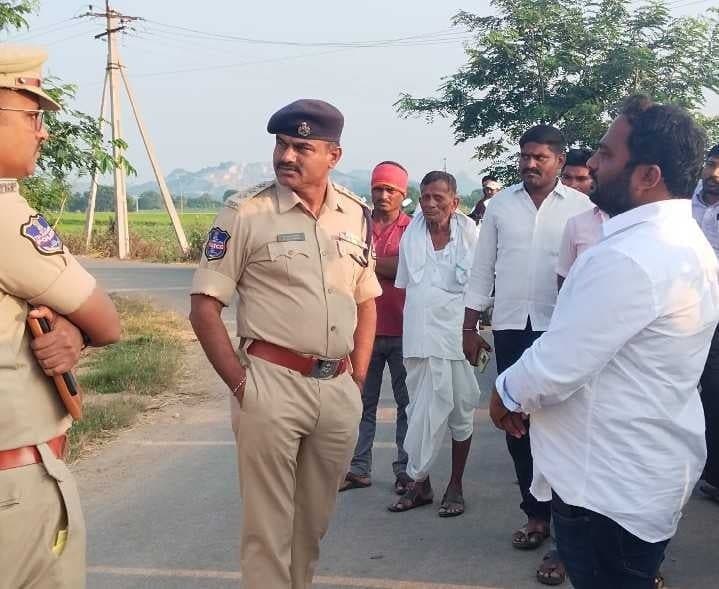 కులం పేరుతో దూషణ కేసుపై ఏసీపీ విచారణ - Udayam