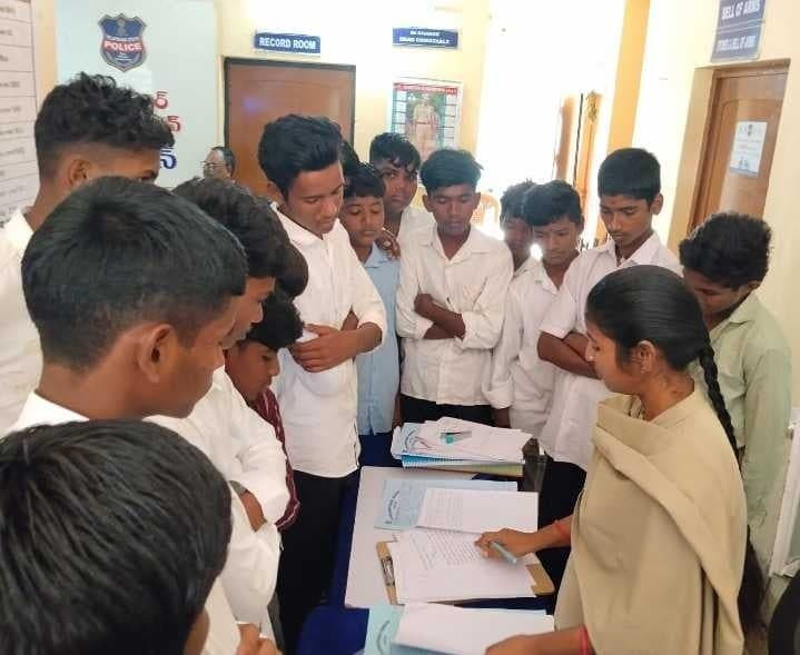 మాగనూరు ఠాణాలో విద్యార్థులకు ఓపెన్ హౌస్ - Udayam