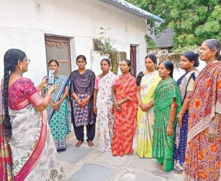 మహిళా సంఘాల్లో పెండింగ్లో ఈ-కేవైసీ - Udayam