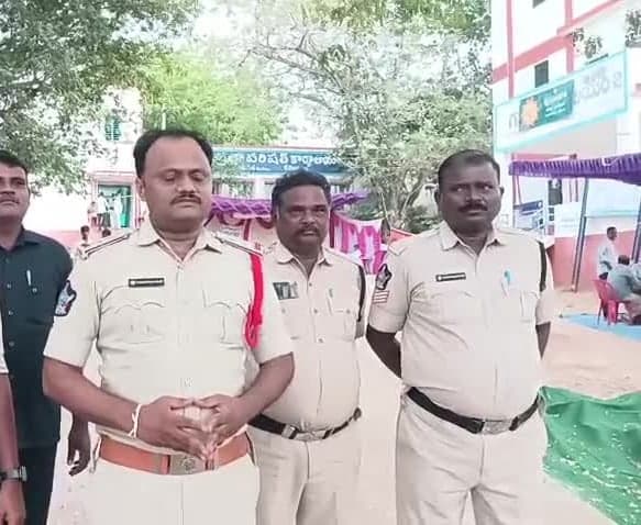 సీ.బెళగల్లో ప్రశాంతంగా ముగిసిన నామినేషన్లు - Udayam