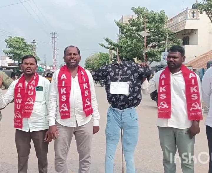 అమరచింతలో ఓట్ల తొలగింపునకు వ్యతిరేకంగా రాస్తారోకో - Udayam