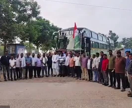ఢిల్లీ నిరసనకు బయలుదేరిన సిరిసిల్ల కాంగ్రెస్ నేతలు - Udayam