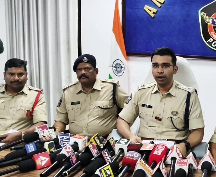 అనకాపల్లిలో రూ.70 లక్షల గంజాయి స్వాధీనం - Udayam