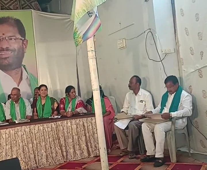మున్నూరు కాపు సంఘం జిల్లా అధ్యక్షుడిగా వీరభద్రం - Udayam