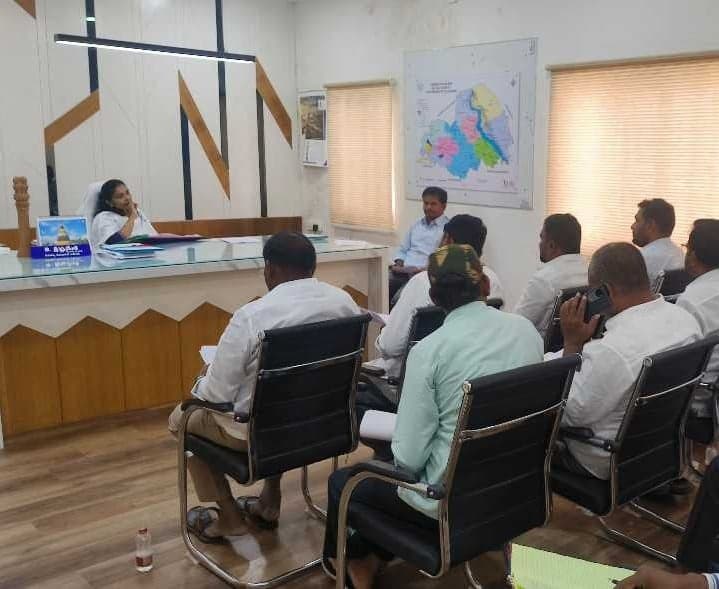 అర్హులు ఓటరుగా నమోదు చేసుకోవాలి: ఆర్డీవో - Udayam