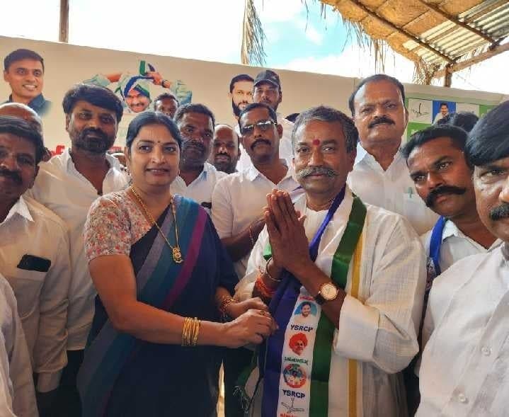 పెనుకొండ YCP ఛైర్మన్ అభ్యర్థిగా శ్రీనివాసులు - Udayam