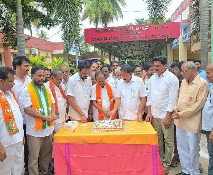 మోదీ కృషిపై ఎమ్మెల్యే బండారు ప్రశంసలు - Udayam