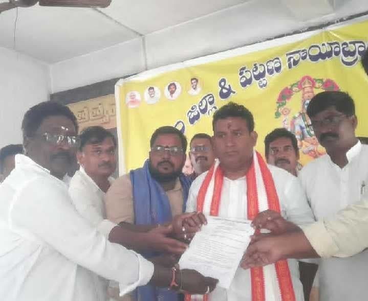 నాయి బ్రాహ్మణుల డిమాండ్లపై ఛైర్మన్కు వినతి - Udayam