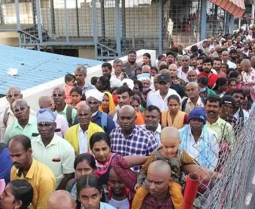 తిరుమలలో తగ్గిన భక్తుల రద్దీ.. 4 గంటల్లో దర్శనం - Udayam