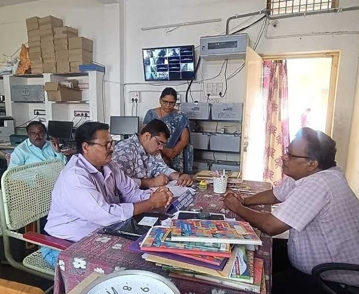 ప్రభుత్వ హాస్టళ్లలో సౌకర్యాలపై డీఎంహెచ్ఓ తనిఖీలు - Udayam