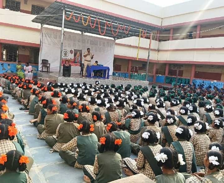 గోపాలపురంలో బాలికలకు భద్రతపై అవగాహన - Udayam