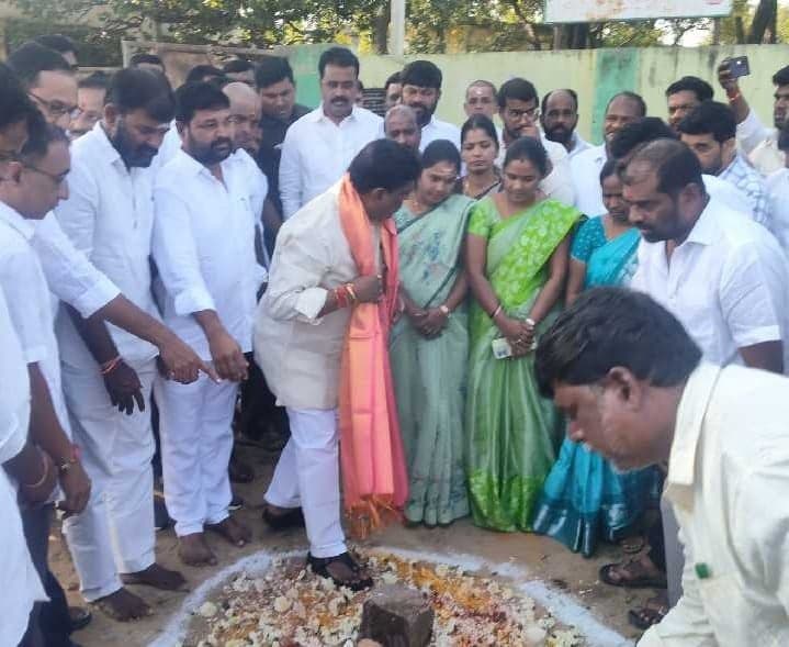 జిన్నారంలో షాపింగ్ కాంప్లెక్స్కు శంకుస్థాపన - Udayam