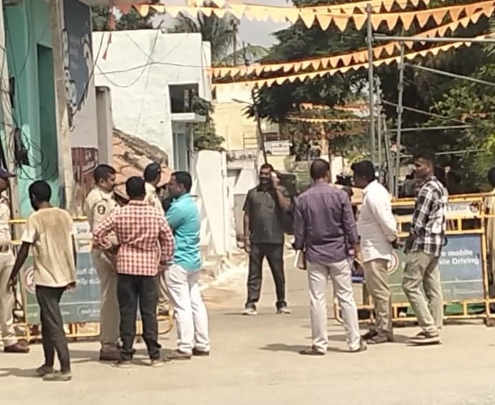 కళ్యాణదుర్గంలో నామినేషన్ కేంద్రం వద్ద బందోబస్తు - Udayam