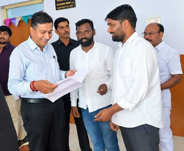 సుంకిడిలో ఇందిరమ్మ ఇళ్లకు వినతి - Udayam