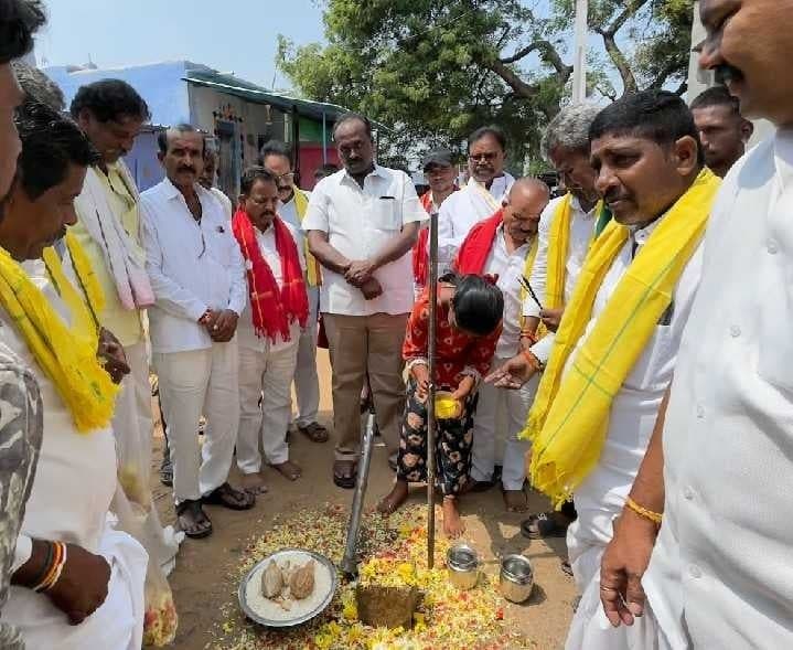 పాండవగల్లో సీసీ రోడ్డు పనులు ప్రారంభం - Udayam