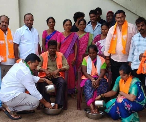 పారిశుద్ధ్య కార్మికులను సత్కరించిన బీజేపీ నేతలు - Udayam Digital