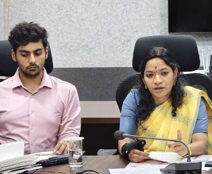 ఏకలవ్య పాఠశాలల్లో సమస్యలపై కలెక్టర్ సీరియస్ - Udayam