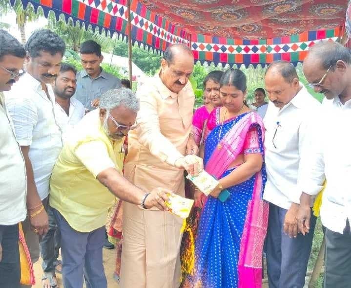 కైకలూరు గ్రామాల్లో సీసీ రోడ్లకు భూమిపూజ - Udayam