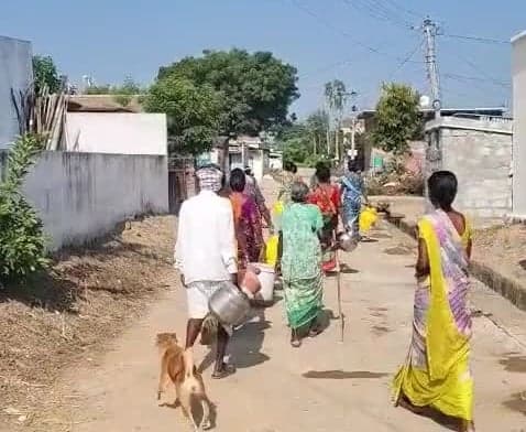 కొత్తపల్లి ఎస్సీ కాలనీలో తాగునీటి కష్టాలు - Udayam