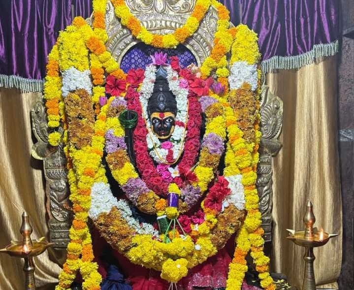 గాయత్రీ దేవిగా పెద్దమ్మవారి దర్శనం - Udayam