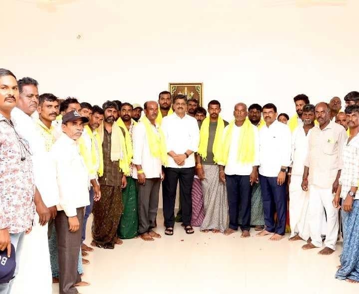 బ్రాహ్మణపల్లిలో టీడీపీలోకి 30 కుటుంబాలు - Udayam