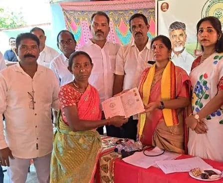 రైతులకు రాజముద్ర పాస్పుస్తకాలు - Udayam