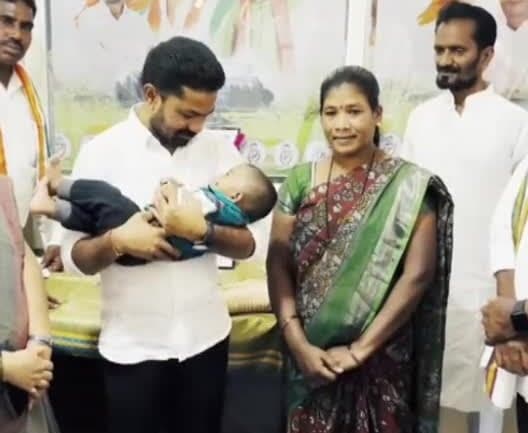 చిన్నారి ఆవిర్భావ్కు అండగా ఎమ్మెల్యే - Udayam