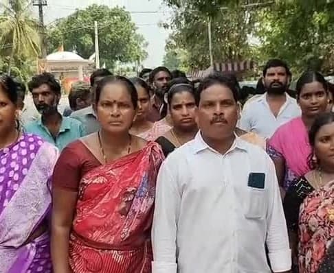 గోగన్నమఠం ఎస్ఎంసీ ఎన్నికల్లో వివాదం - Udayam