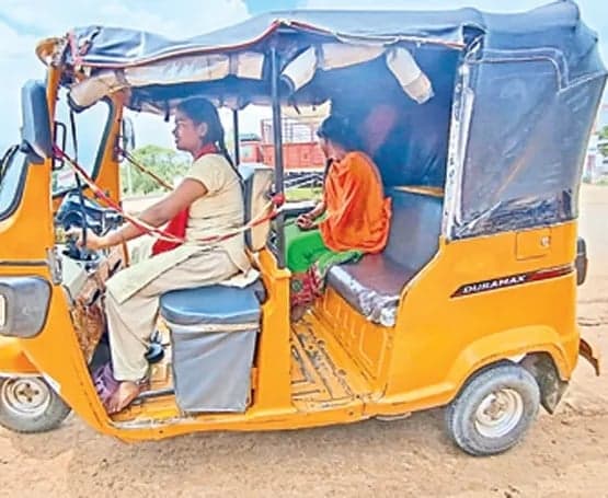 కుటుంబ భారాన్ని మోస్తున్న ధైర్యశాలి కూతురు - Udayam