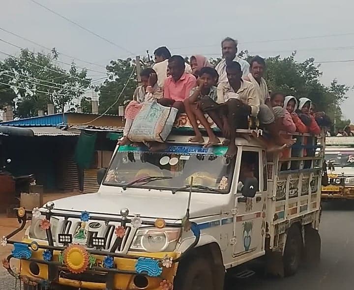 దేవనకొండలో ప్రమాదకర ప్రయాణం - Udayam