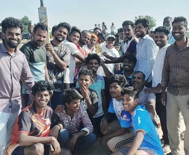 క్రికెట్ పోటీల్లో రోళ్లుపాడు తండా గెలుపు - Udayam