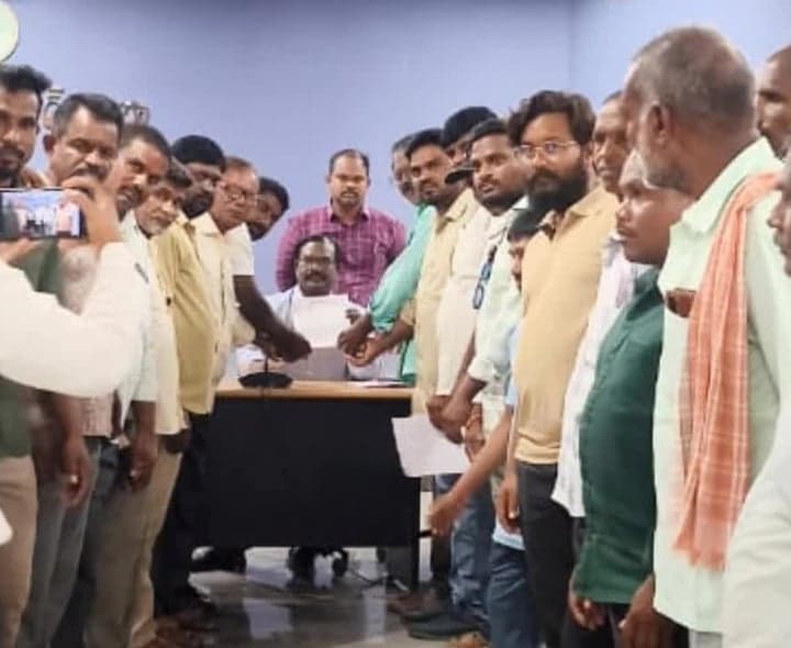 బ్యాండ్ కళాకారులకు గుర్తింపు కార్డులు ఇవ్వాలి - Udayam