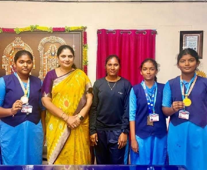 జాతీయ స్థాయి పోటీలకు ఎంపికైన తనపల్లి బాలికలు - Udayam
