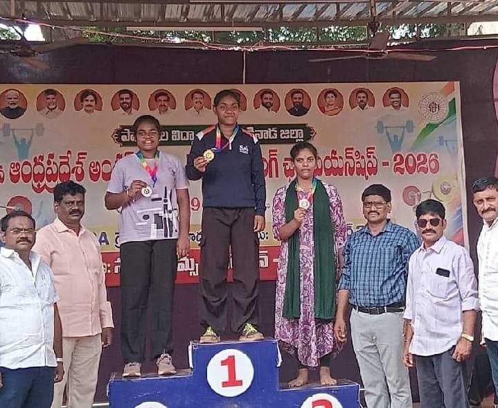 రాష్ట్రస్థాయి క్రీడల్లో విద్యార్థులకు పతకాలు - Udayam