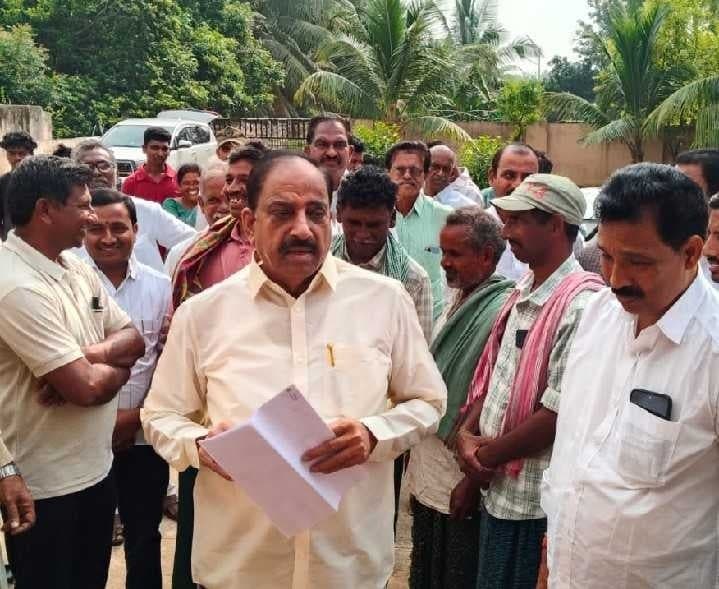 మంత్రి తుమ్మలను కలిసిన సీనియర్ నాయకులు - Udayam
