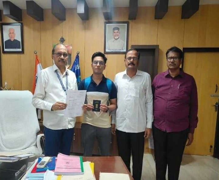 జర్మనీలో ఉన్నత విద్యకు ఎస్కేయూ విద్యార్థి ఎంపిక