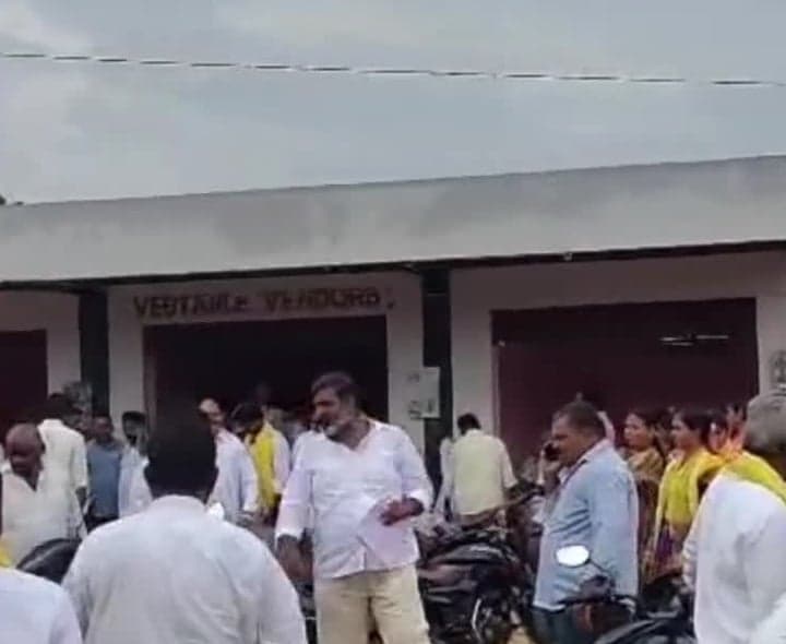 సింగరాయకొండలో ప్రశాంతంగా నామినేషన్లు - Udayam