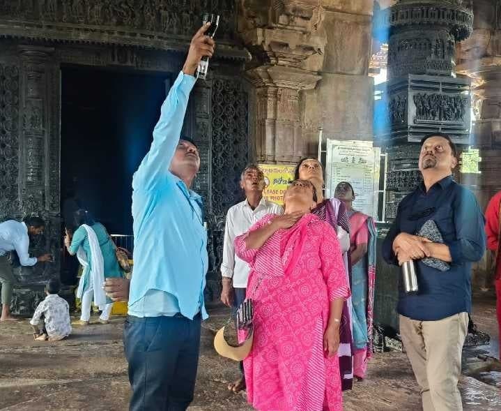 రామప్ప ఆలయాన్ని సందర్శించిన నటుడు గురురాజ్ - Udayam