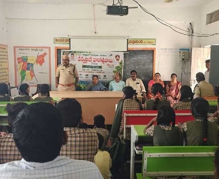 తిప్పాయిపల్లిలో వన్యప్రాణులపై అవగాహన - Udayam