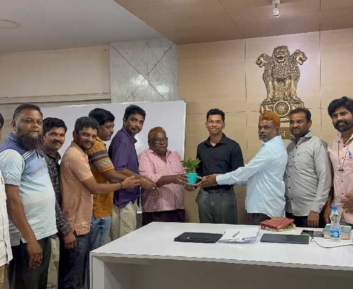 చింతూరు సమస్యలపై సబ్ కలెక్టర్కు వినతి - Udayam