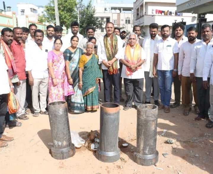 ఆఫీసర్స్ కాలనీలో రూ.9 లక్షలతో యూజీడీ పనులు - Udayam
